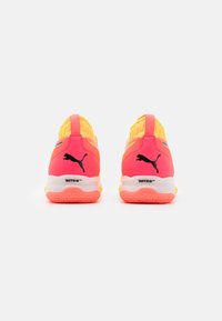Puma ELIMINATE NITRO SQD - Handbalschoenen - sun stream/sunset glow/black