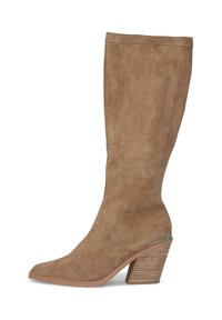 Botas de ante marrón hasta la rodilla con punta afilada y un tacón apilado texturizado. Presentan un acabado liso y detalles de costura en contraste.