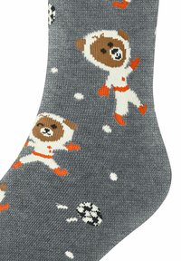 Graue Socken mit Bärenmotiven in Raumanzügen, ergänzt durch orangefarbene Details und weiße Schneeflocken, aus einem Strickmaterial gefertigt.
