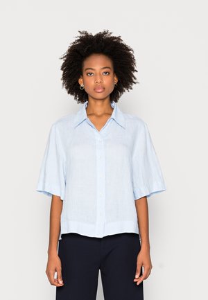 WAISTED POLO SHAPE SHORT SLEEVE PATCHED - Camicia - cloudless sky