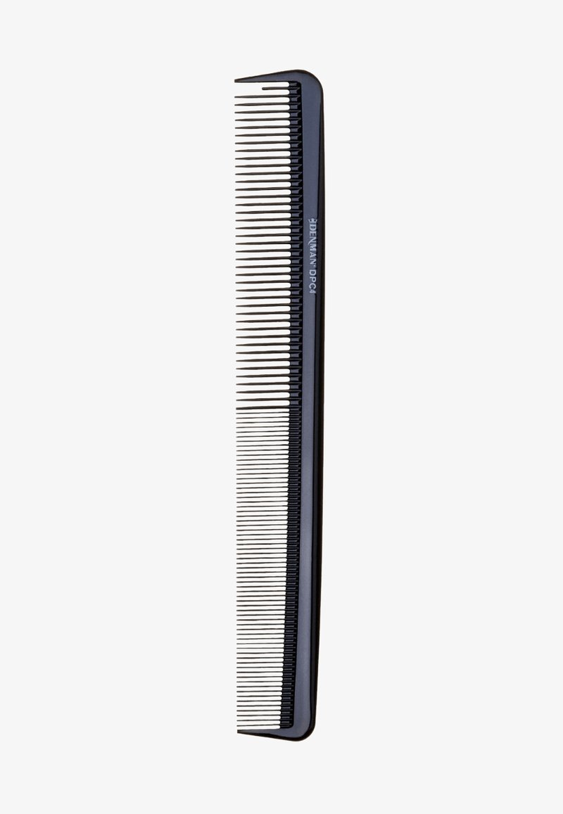 Schwarzer Plastik-Kamm mit einem langen, schmalen Design. Verfügt über feine und breite Zähne, mit geraden Kanten und einer glatten Textur. Logo auf der Seite aufgedruckt.