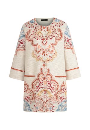 Cappotto beige con bottoni e ampie maniche, caratterizzato da intricati motivi ricamati floreali e geometrici nei colori rosso, arancione, giallo e blu.