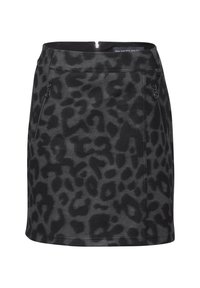 Gonna nera con un motivo animalier leopardato, dotata di due tasche laterali con zip e una texture liscia, progettata con una forma aderente.