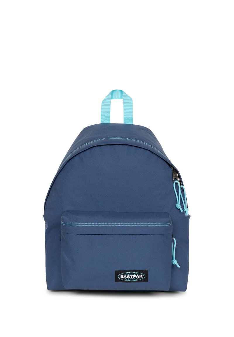 Marineblauer Rucksack aus strapazierfähigem Stoff, mit einer vorderen Reißverschlusstasche, akzentuiert durch hellblaue Reißverschlüsse und Nähte, mit einem oberen Griff.