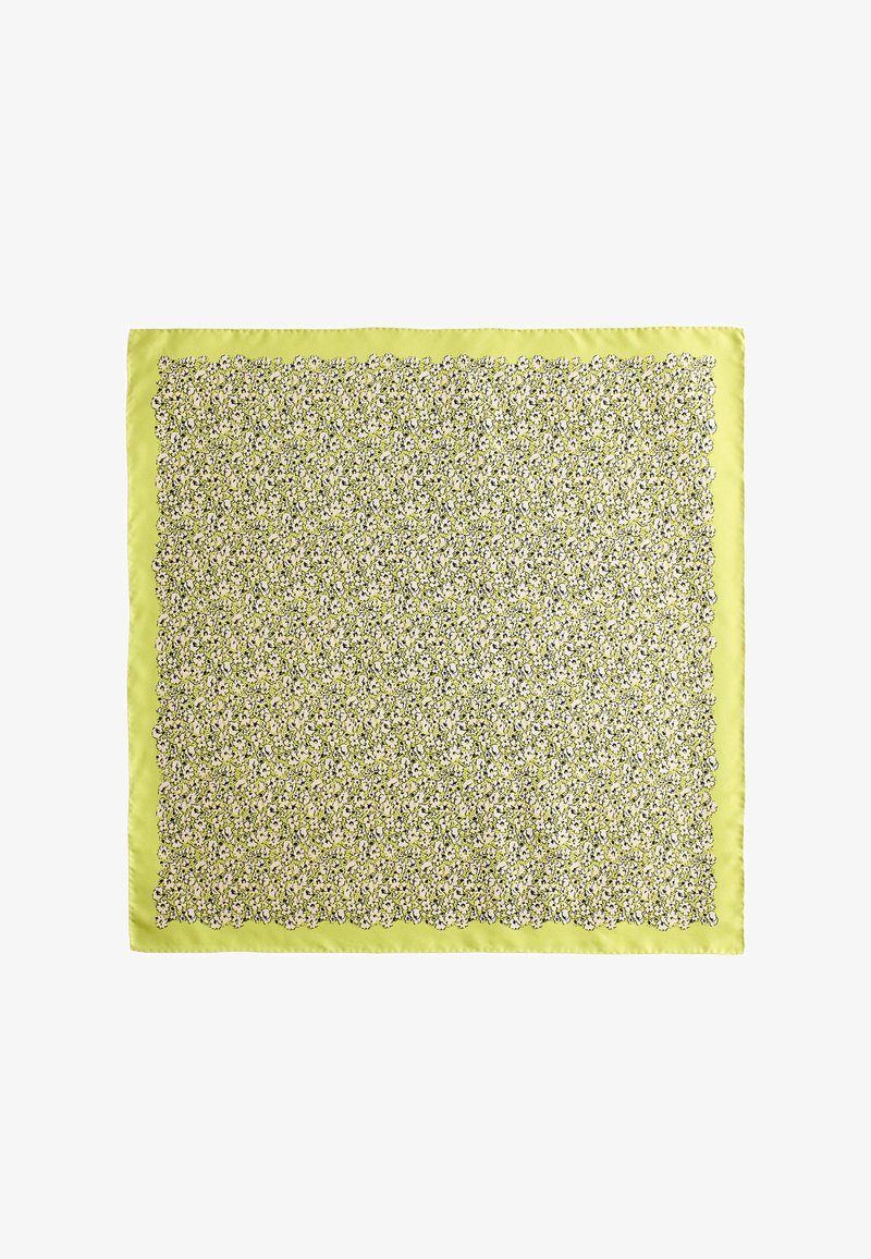 Foulard carré jaune avec un motif dense de petites fleurs blanches et noires et une bordure jaune unie.