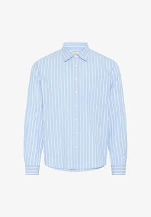 Ανοιχτό μπλε ριγωτό πουκάμισο με λευκές κάθετες ρίγες, κουμπιά στο εμπρόσθιο μέρος, μακριά μανίκια, μία τσέπη στο στήθος και στρογγυλεμένες άκρες. Βαμβακερό ύφασμα.