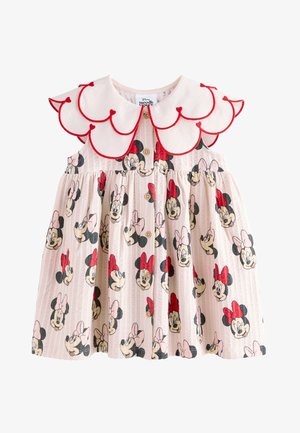 Ružové šaty bez rukávov pre batoľa s veľkým bielym vrúbkovaným golierom orámovaným červenou farbou a celoplošným vzorom tvárí Minnie Mouse, ktoré nosia červené alebo ružové mašle.