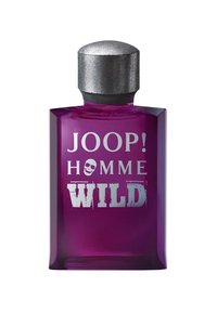 Lila glasparfymflaska med ett silvermetallock. Har fet text: "JOOP! HOMME WILD" och en dödskalle grafik på framsidan.