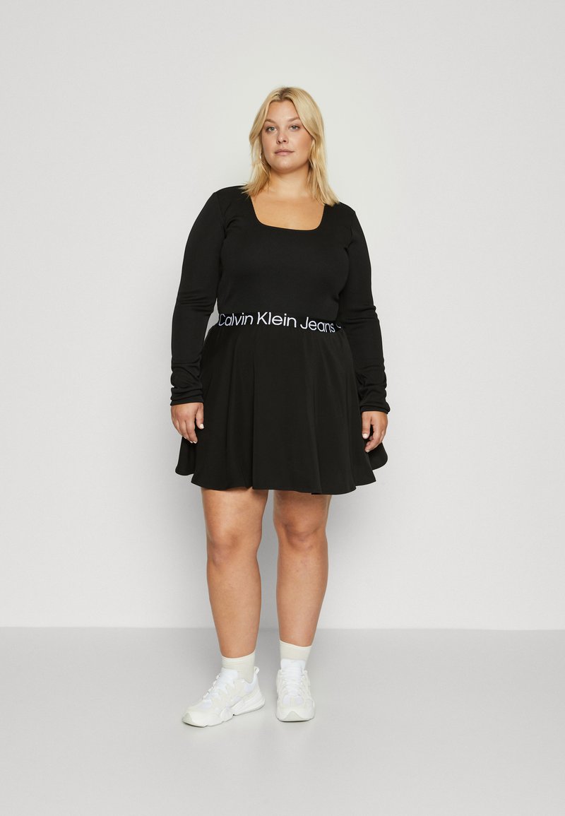 Calvin Klein Jeans Plus - PLUS LOGO ELASTIC DRESS - Kasdienė suknelė - black, Padidinti