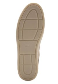Hellbraune Schuhsohle mit strukturierter Oberfläche, die ein Muster aus Rillen und Erhebungen für besseren Halt aufweist. Die Marke "MNG" ist auf der Sohle aufgedruckt.