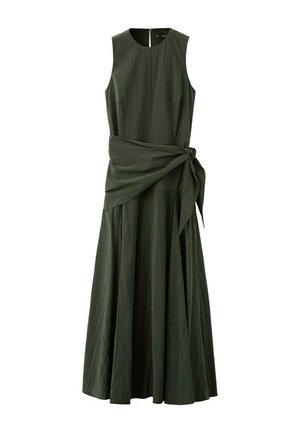 Ærmeløs mørkegrøn midi-kjole med rund halsudskæring og et bredt stofbælte knyttet i en sløjfe ved taljen.