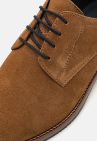 Pier One LEATHER - Paeltega jalanõud - cognac