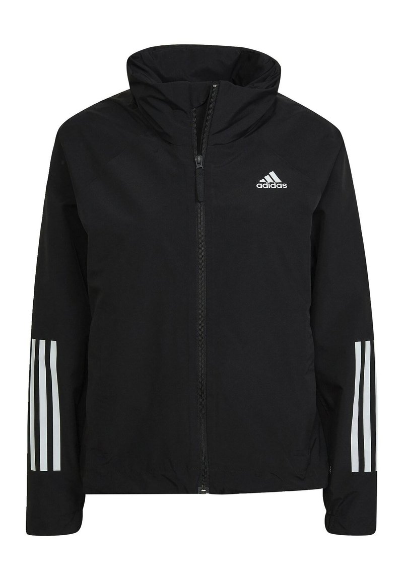 Czarna kurtka przeciwwiatrowa z wysokim kołnierzem, pełnym zamkiem błyskawicznym i trzema białymi paskami na każdym rękawie. Posiada logo Adidas na górnej lewej części.