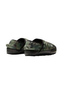 Scarpe slip-on camouflage con tomaia imbottita in tonalità di verde, suole in gomma nera e design flessibile per il massimo comfort.