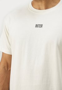 Legacies INTER MILANO MAIOLICA TEE - Sporto klubų atributika - off white