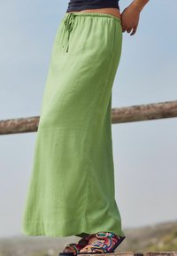 Next REGULAR FIT WAIST TIE WAIST - Maxi sukně - green
