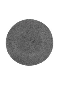 Beret gri, form rotundă, textură moale, cu o mică adâncitură centrală în partea de sus, culoare uniformă cu variații ușoare în nuanță.