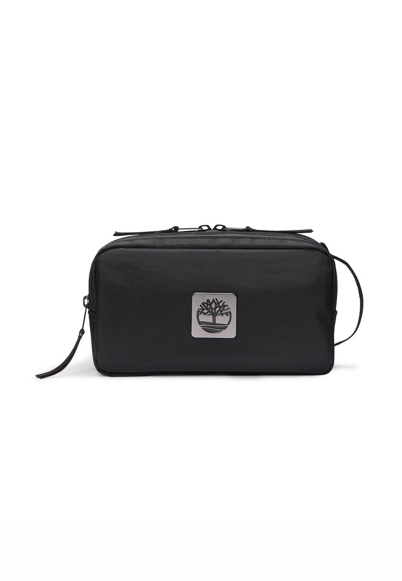 Borsa nera, rettangolare, realizzata in tessuto resistente, dotata di una placca con logo argentato e chiusura con zip. Include una tracolla e una superficie testurizzata.