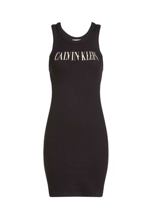 Zwarte geribbelde tankjurk met een aansluitend ontwerp, ronde halslijn en een opvallend "Calvin Klein"-logo in een contrasterende kleur over de borst.