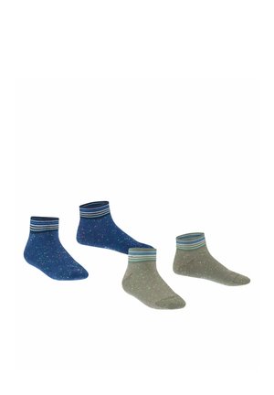 Cuatro pares de calcetines tobilleros en azul oscuro y verde olivo con motas multicolores y puños a rayas contrastantes. Tejido suave, de longitud corta.