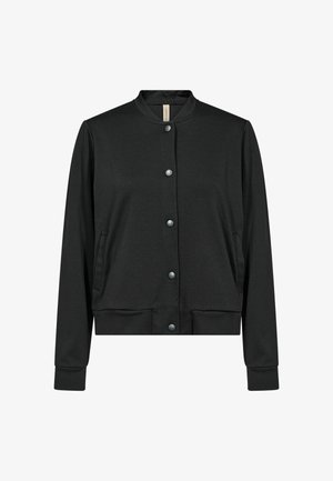 Giubbotto bomber nero a maniche lunghe con bottoni a pressione, polsini e colletto a coste, e tasche laterali, esposto su uno sfondo bianco.