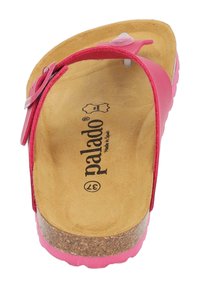 Różowa klapka z korkową wkładką, miękkimi syntetycznymi paskami i teksturowaną podeszwą. Zawiera logo "palado" na wkładce.