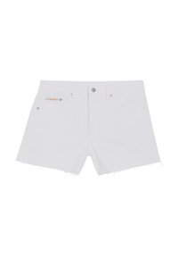 Pantalones cortos de mezclilla blanca condo extremo deshilachado, diseño de cinco bolsillos, cintura de altura media y acentos en botones y herrajes de tono plateado. Etiqueta de Calvin Klein presente.