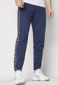 Lacoste Sport TROUSERS TAPE - Treniņtērpa apakšdaļas - navy blue