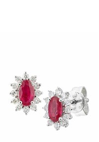 Rdeči ovalni uhani z dragim kamnom, obdani s sijočimi prozornimi kamni, v srebrno obarvanem kovinskem nastavku s poliranim zaključkom in varnim zatičem.