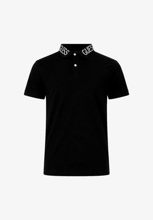 Schwarzes Polohemd mit kurzen Ärmeln, zwei weißen Knöpfen und "GUESS" in Weiß auf dem Kragen gedruckt.