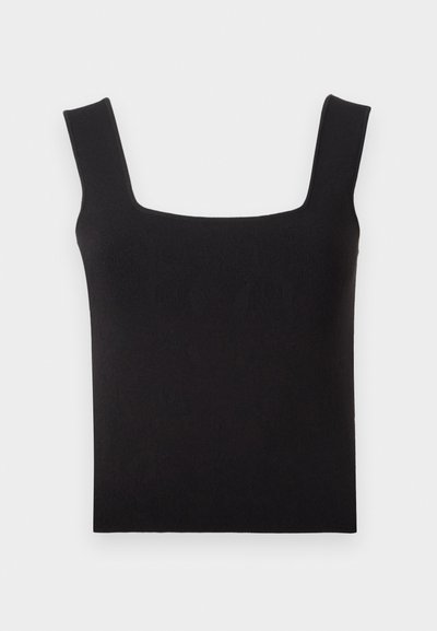 Must musta kaelusega tops, mis on valmistatud siledast kangast. Omab laiu rihmu ja figuuri poolest sobivat siluetti puhta ääristusega. Ei sisalda nähtavaid mustreid.