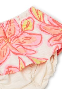 Windelüberzug aus floral bedrucktem Stoff in sanftem Creme mit rosa und gelben Blumenmustern. Elastischer Bund und geraffte Beinöffnungen für zusätzlichen Komfort.