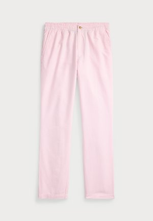 Calças listradas em rosa claro com uma cintura elástica e um detalhe de botão frontal, feitas de um tecido suave, proporcionando um ajuste descontraído.
