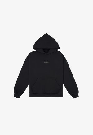 Zwarte hoodie gemaakt van katoenen stofmix. Bevat een voorzak en kleine witte logotekst op de borst. Eenvoudig ontwerp.