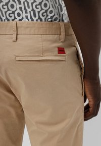 HUGO DAVID - Chino - medium beige