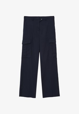 Pantalon cargo rayé bleu marine avec une coupe évasée, doté de deux poches latérales et d'une fermeture à bouton, fabriqué dans un tissu lisse.