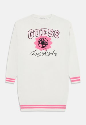 Weißes Strickkleid mit pinken Streifen an den Bündchen und dem Saum, mit dem auffälligen "GUESS" Logo und "Los Angeles" in Schwarz gestickt.