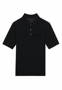Camiseta polo neagră, mâneci scurte, închidere cu trei butoane, buzunar pe piept, guler ribbat, material din bumbac moale, design simplu, fără modele sau accente.
