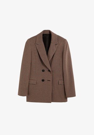 Blazer de cuadros marrón de doble botonadura con botones negros, solapas tipo muesca y dos bolsillos frontales; tejido texturizado con un ajuste estructurado.