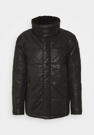 Schwarze gesteppte Lederjacke mit hohem Kragen, der mit schwarzem Fleece gefüttert ist, Vorderreißverschluss und Reißverschlusstaschen an den Seiten.