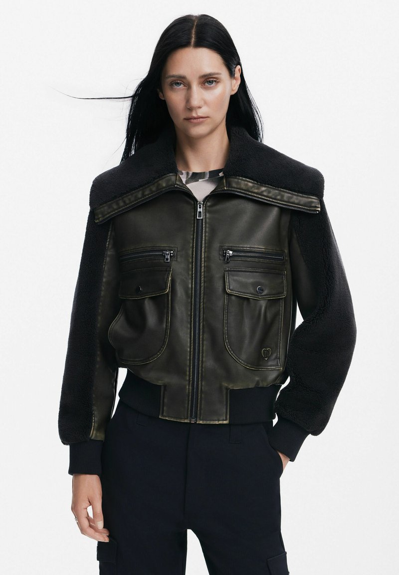 Desigual Bunda z umělé kůže - black