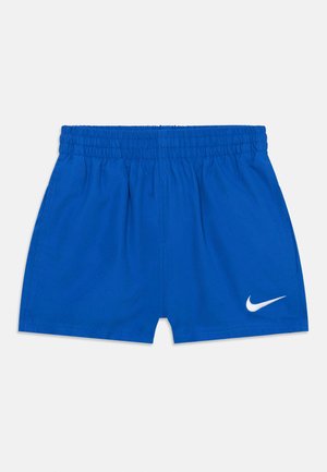 Blå Nike atletikshorts med elastisk talje og hvid swoosh-logo på højre ben på ensfarvet baggrund.