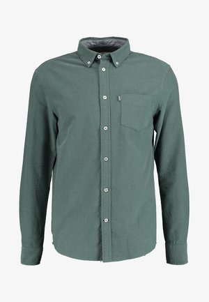 Grønn, langermet knapp-up skjorte i et mykt, teksturert stoff. Har en lomme og krage med knapp ned med kontrasterende indre stoff.