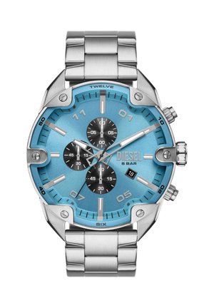 Herren Diesel Armbanduhr mit silbernem Metallband, blauem Zifferblatt, drei schwarzen Unterzifferblättern, Datumsfenster bei 4 Uhr und silbernen Stundenmarkierungen.
