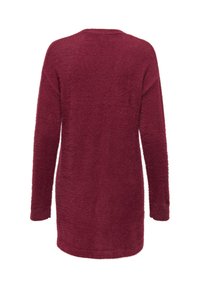 Burgunderfarvet langærmet sweater, blød tekstur, løs pasform, rundet halsudskæring og en kant, der falder under hoften, med ribkanter ved ærmerne.