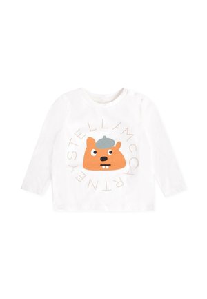 Biała koszula z długim rękawem z pomarańczowym rysunkowym bobrem w szarym kapeluszu oraz napisem "STELLAMCCARTNEY" w kropkowanych wzorach wokół.