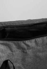 Hummel CORE BAG UNISEX - Bolsa de deporte - grey melange