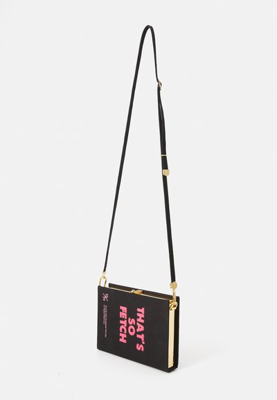 Geantă de umăr neagră cu accesorii din aur. Prezintă o formă rectangulară și inscripția "E AȘA DE FAIN" în text roz. Textură netedă, design simplu.