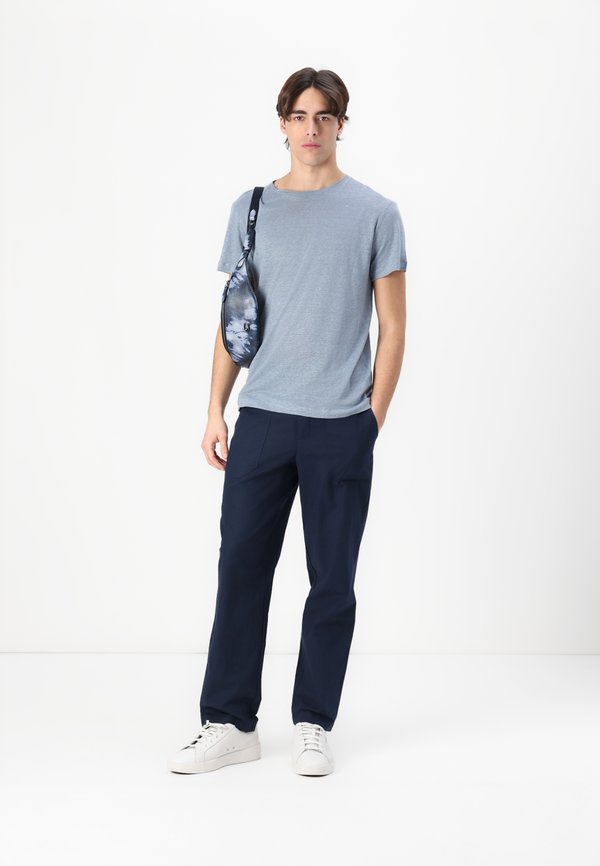 Basic T-shirt - flint3