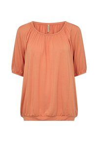 Blusa de color durazno con escote redondeado, detalles fruncidos en la parte frontal y dobladillo elástico. Presenta mangas cortas abullonadas.